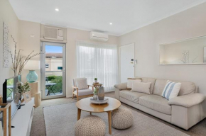 Broadway Getaway - 150 Metres to Beach